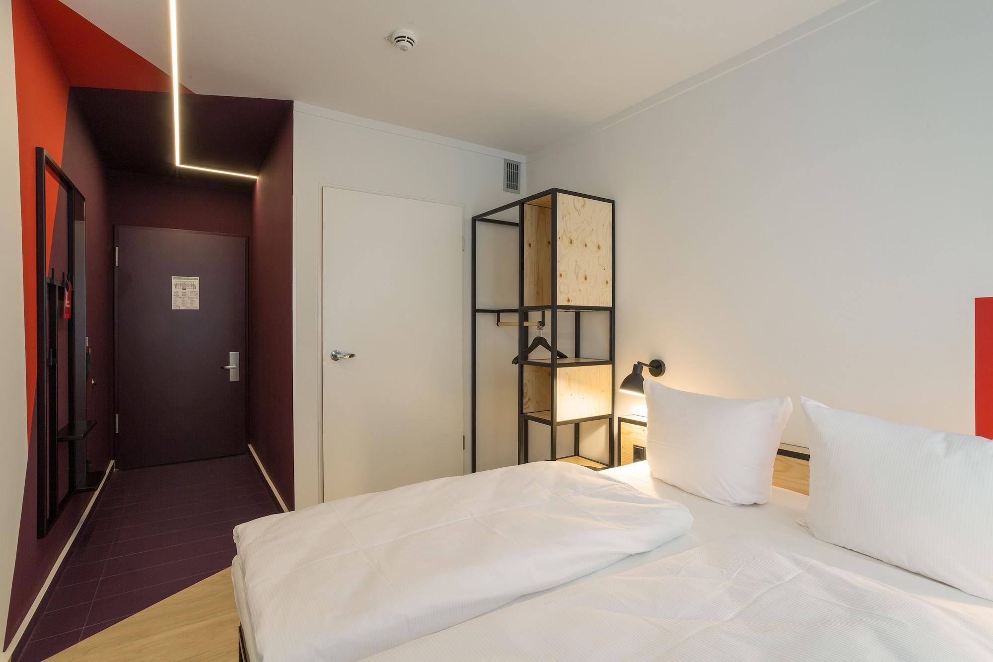 Meininger Hotel Leipzig Hauptbahnhof Exteriör bild