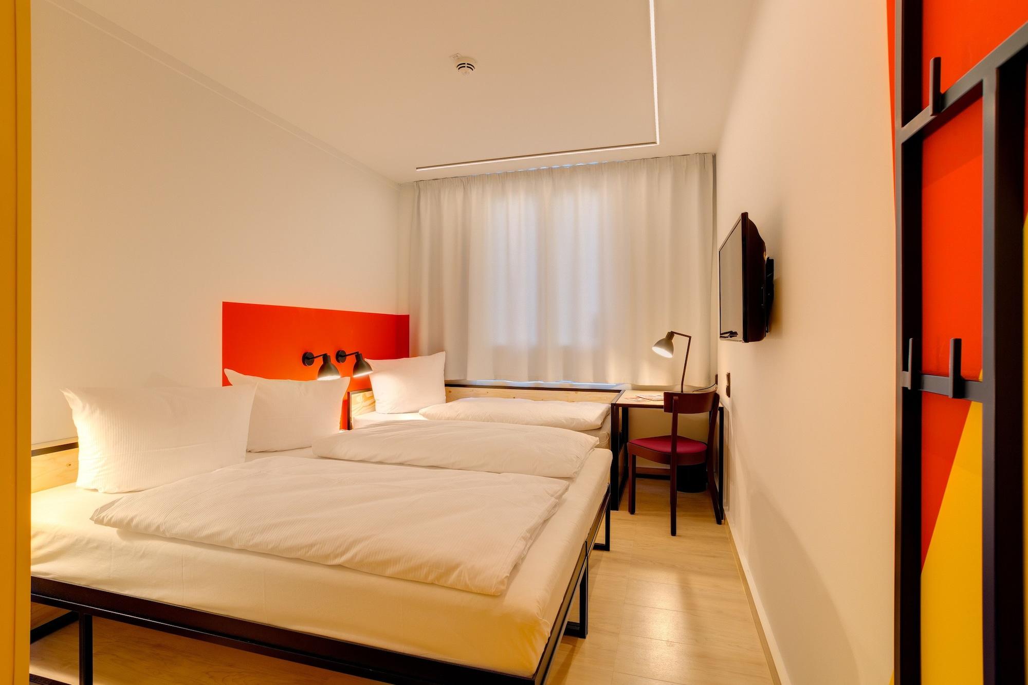 Meininger Hotel Leipzig Hauptbahnhof Exteriör bild