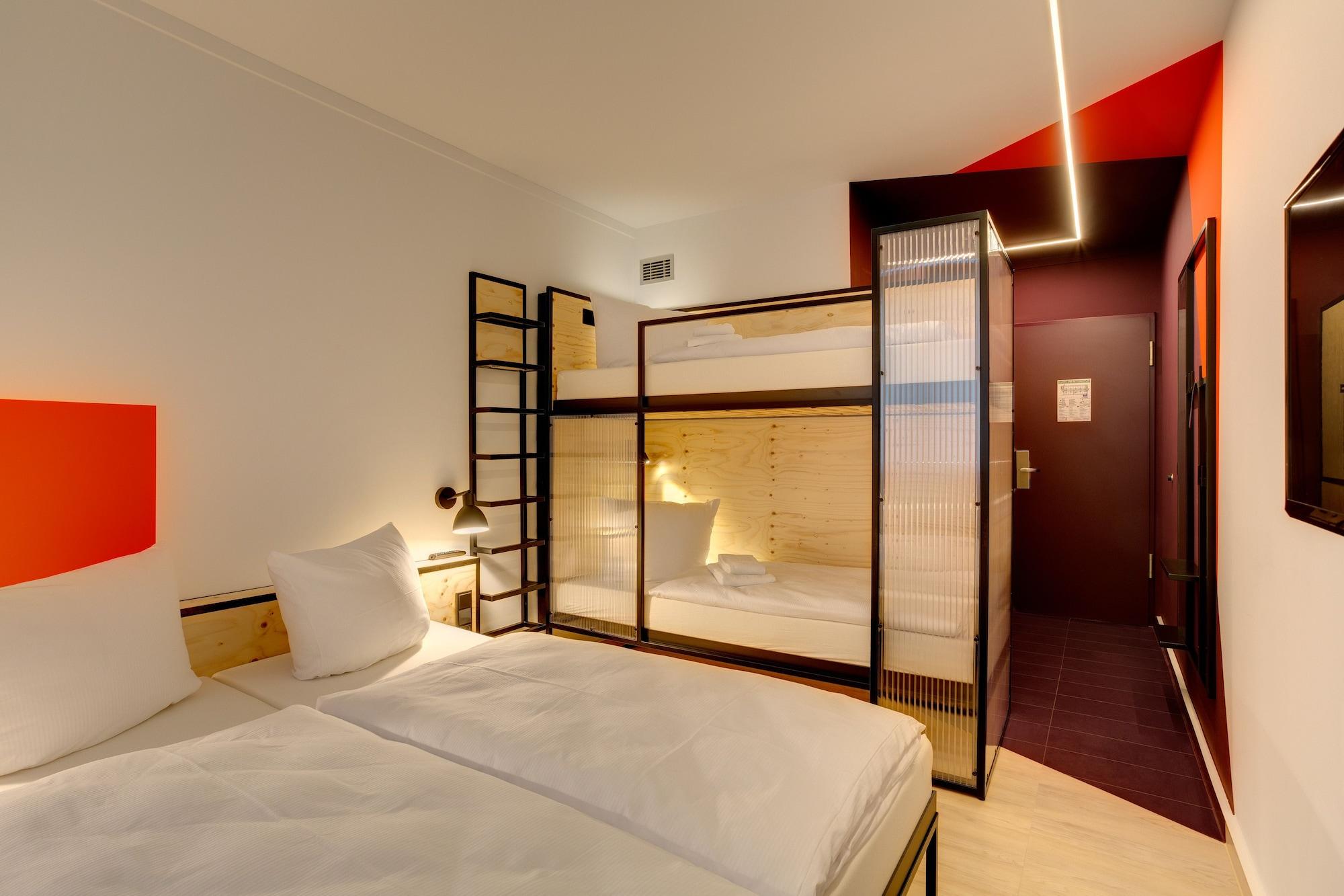 Meininger Hotel Leipzig Hauptbahnhof Exteriör bild