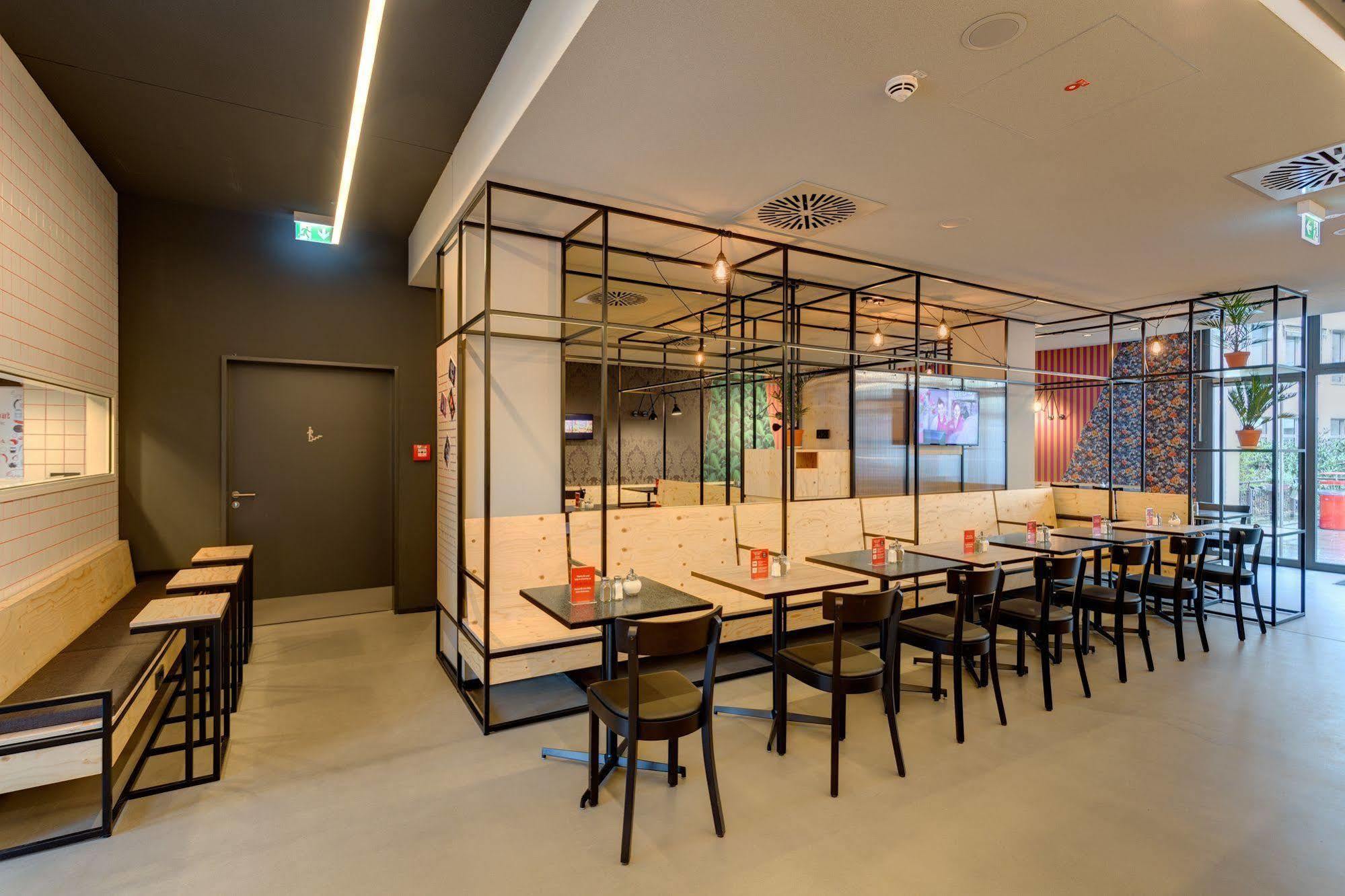 Meininger Hotel Leipzig Hauptbahnhof Exteriör bild